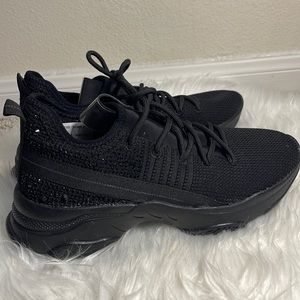 Black sneakers - Size 9